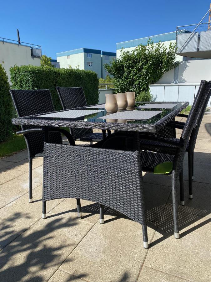 3 Zimmer Apartment In S-Bahn Naehe, 76 Qm, Max 5 Pers, 30Qm Dachterasse, Garage, Internet 1000 Mbit Gaertringen Bagian luar foto