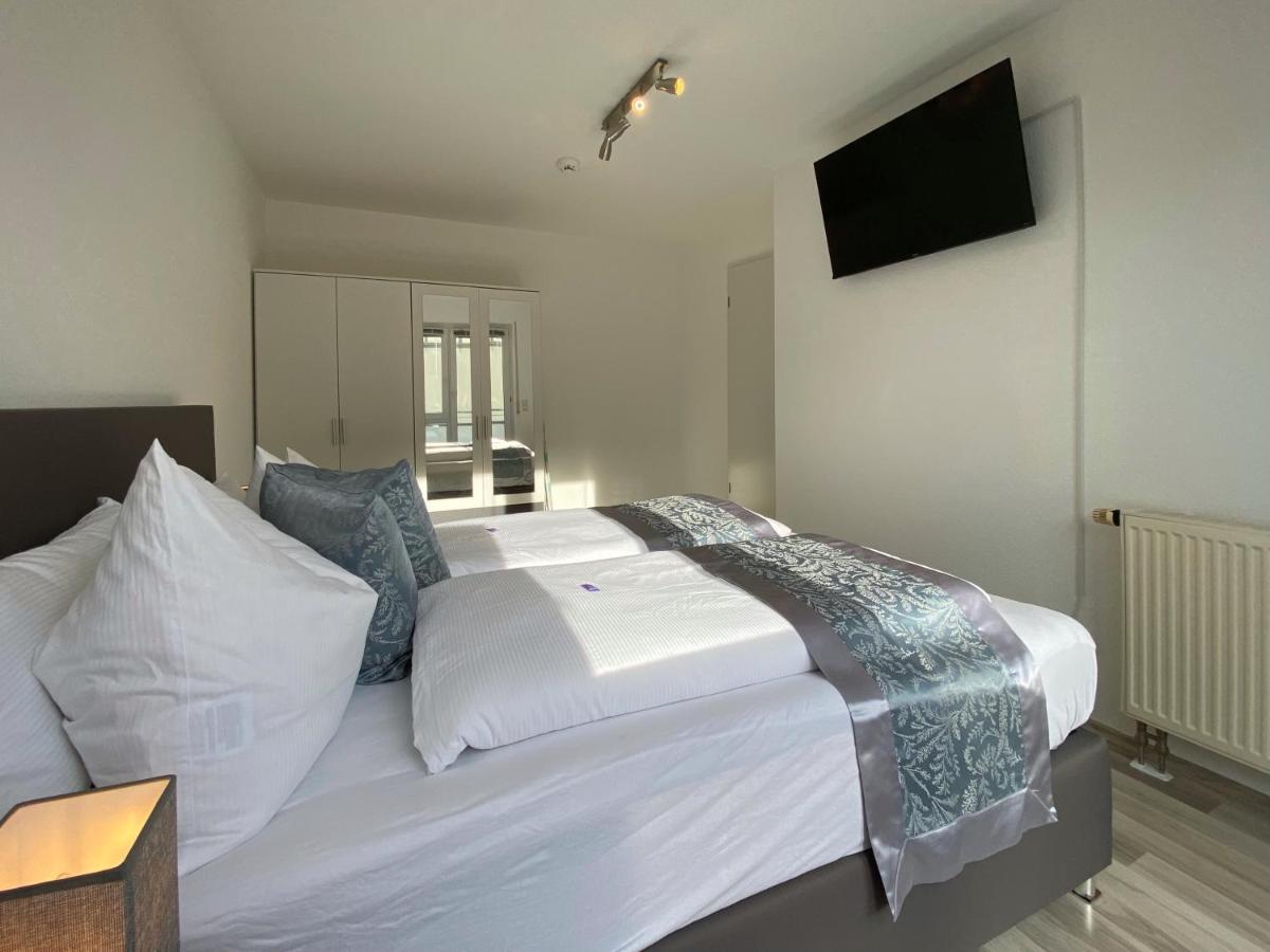 3 Zimmer Apartment In S-Bahn Naehe, 76 Qm, Max 5 Pers, 30Qm Dachterasse, Garage, Internet 1000 Mbit Gaertringen Bagian luar foto
