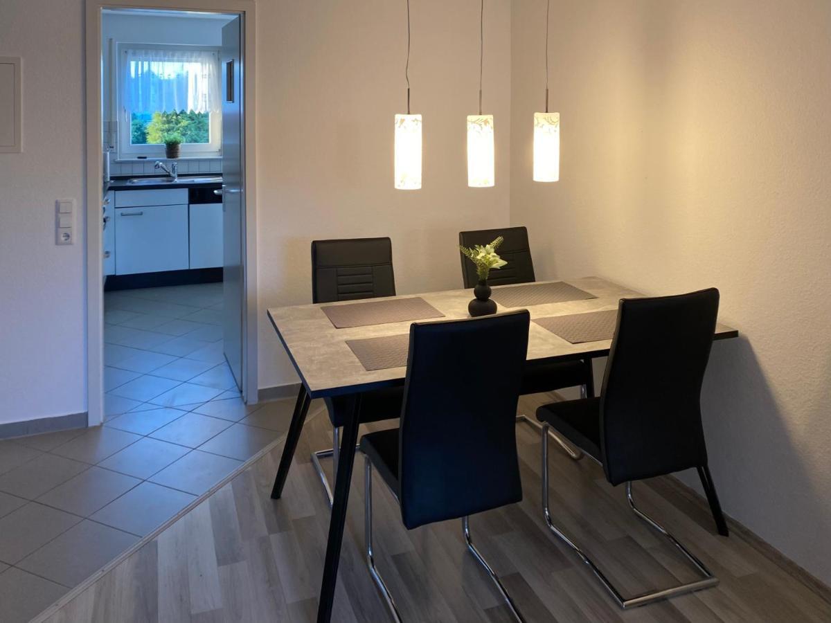 3 Zimmer Apartment In S-Bahn Naehe, 76 Qm, Max 5 Pers, 30Qm Dachterasse, Garage, Internet 1000 Mbit Gaertringen Bagian luar foto
