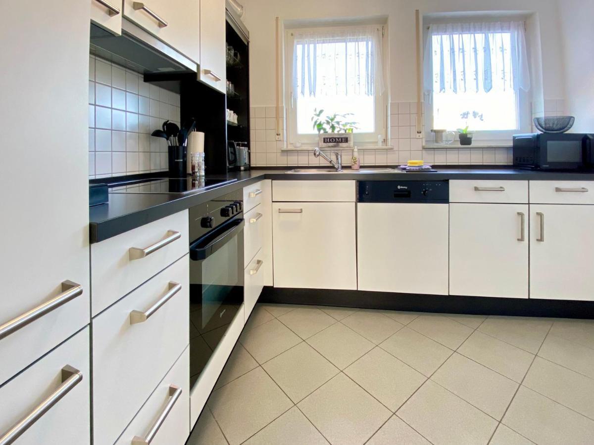 3 Zimmer Apartment In S-Bahn Naehe, 76 Qm, Max 5 Pers, 30Qm Dachterasse, Garage, Internet 1000 Mbit Gaertringen Bagian luar foto