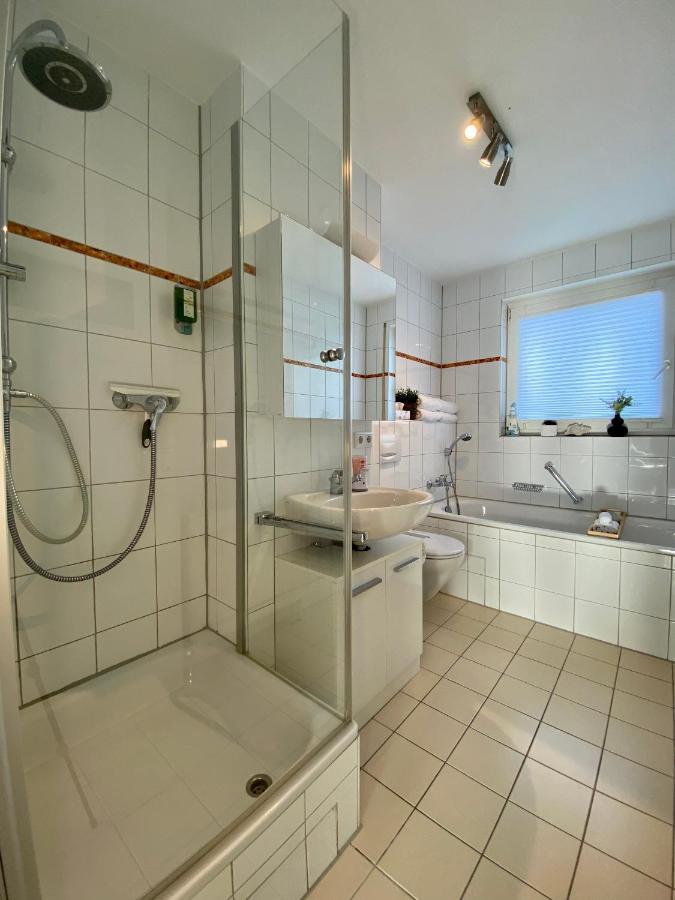 3 Zimmer Apartment In S-Bahn Naehe, 76 Qm, Max 5 Pers, 30Qm Dachterasse, Garage, Internet 1000 Mbit Gaertringen Bagian luar foto