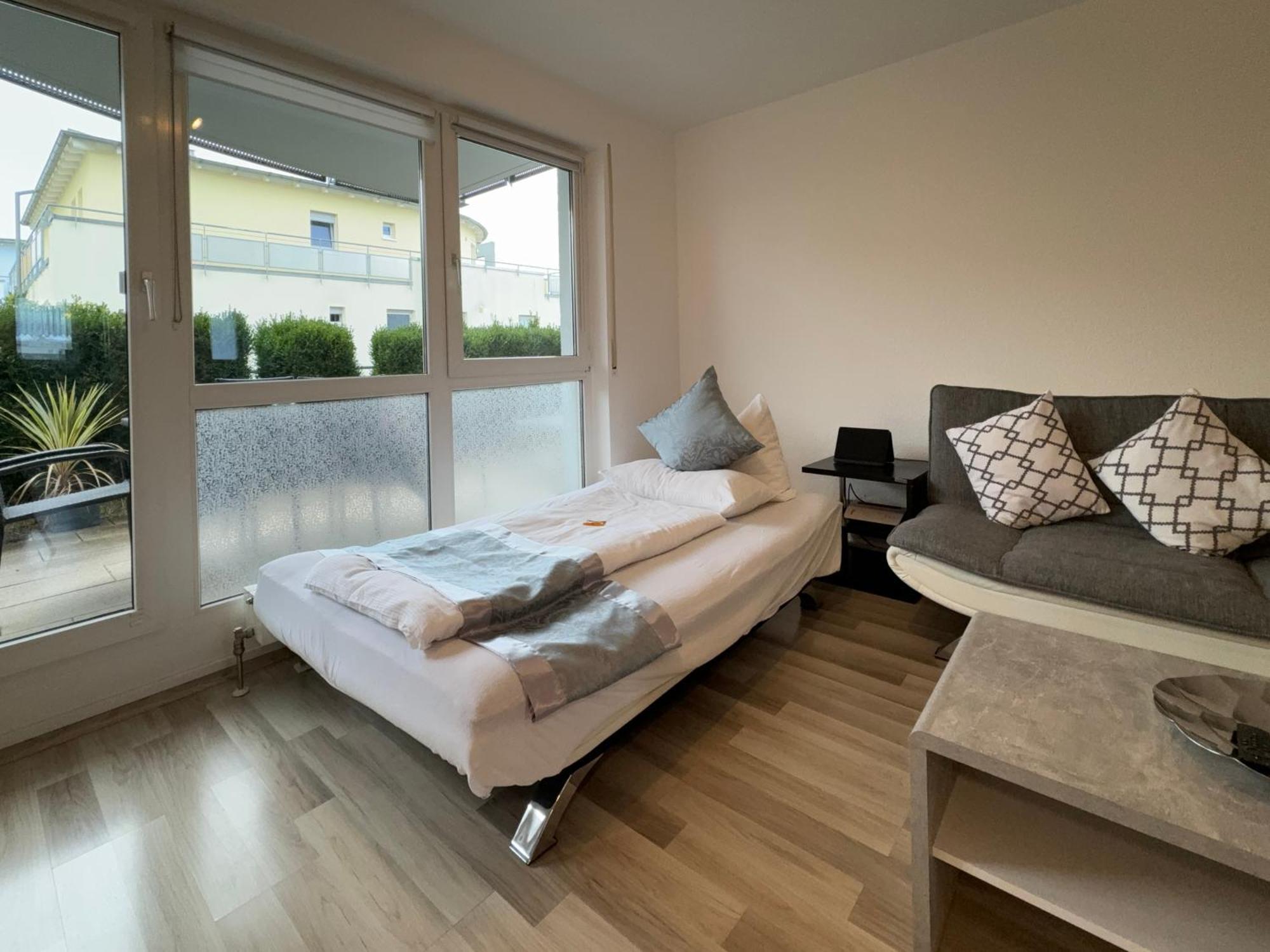 3 Zimmer Apartment In S-Bahn Naehe, 76 Qm, Max 5 Pers, 30Qm Dachterasse, Garage, Internet 1000 Mbit Gaertringen Bagian luar foto